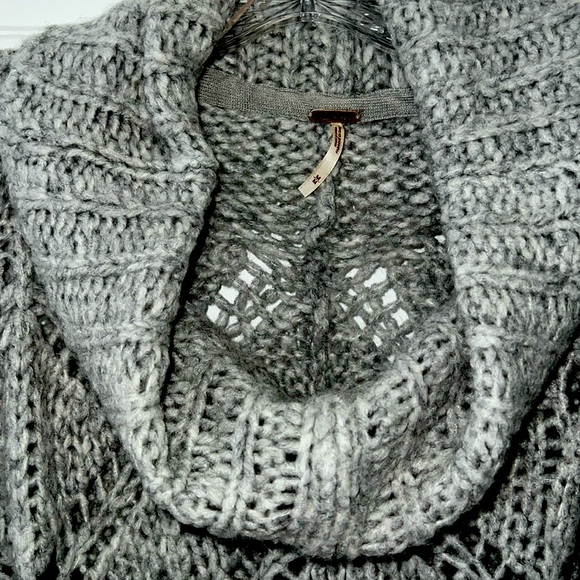 Free People Sweaters - FREE PEOPLE KNIT SWEATER SIZE MED 🌺💝